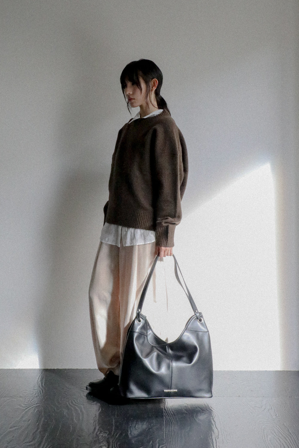 IUGA - Essential Hobo Shoulder Bag (Black)