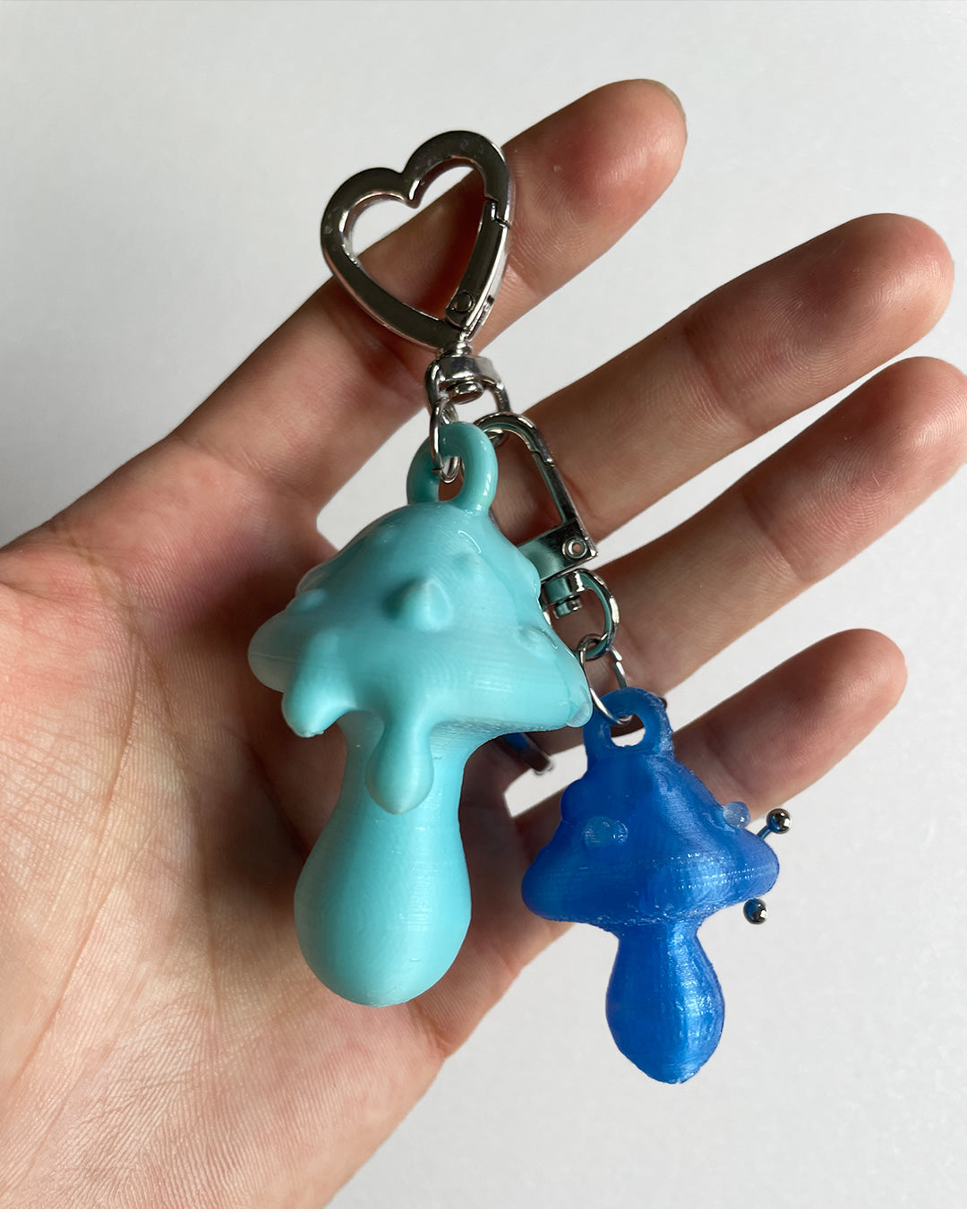 [CLUMSYCAKE X JIMI] MELTING MUSHROOM KEYCHAIN