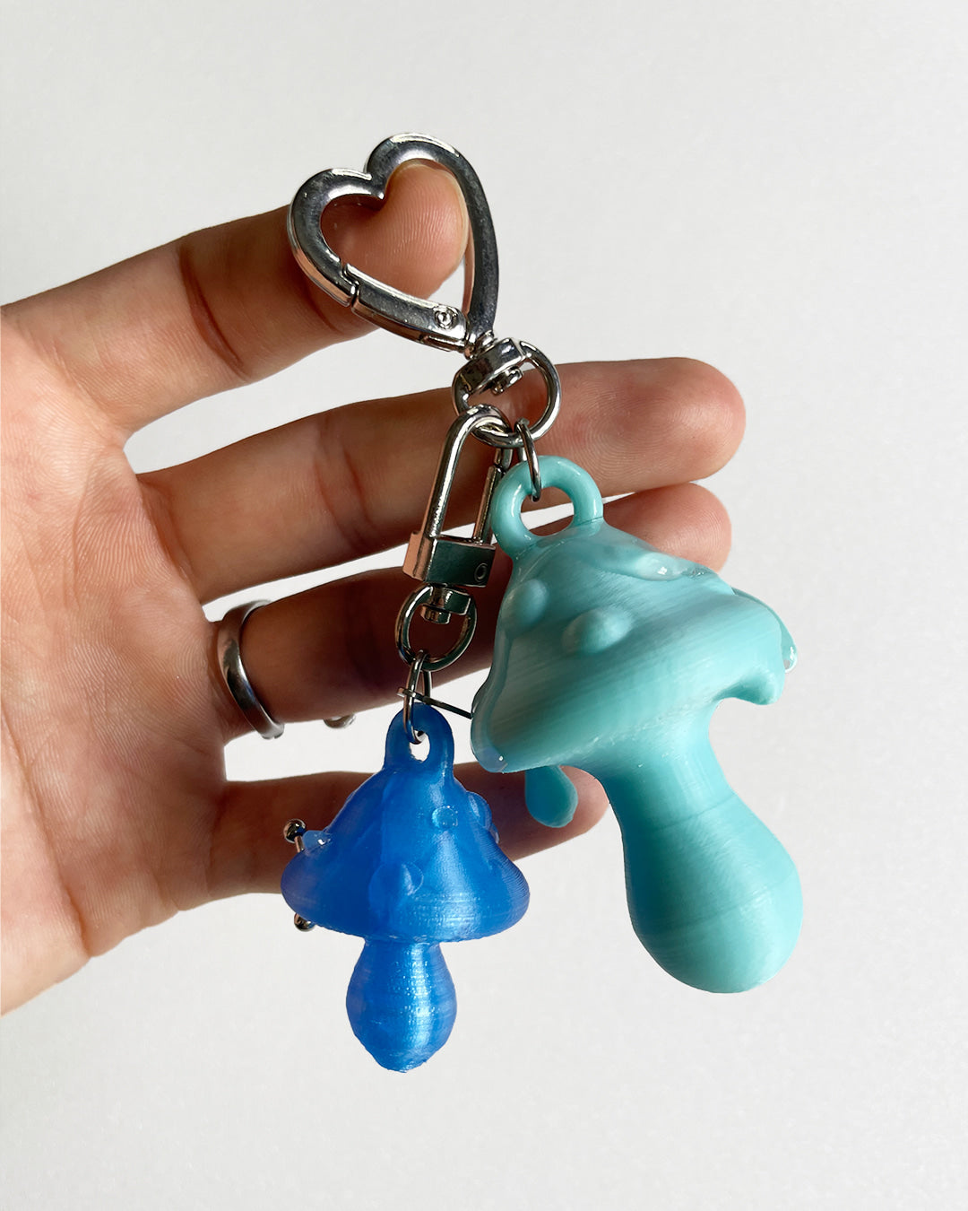 [CLUMSYCAKE X JIMI] MELTING MUSHROOM KEYCHAIN