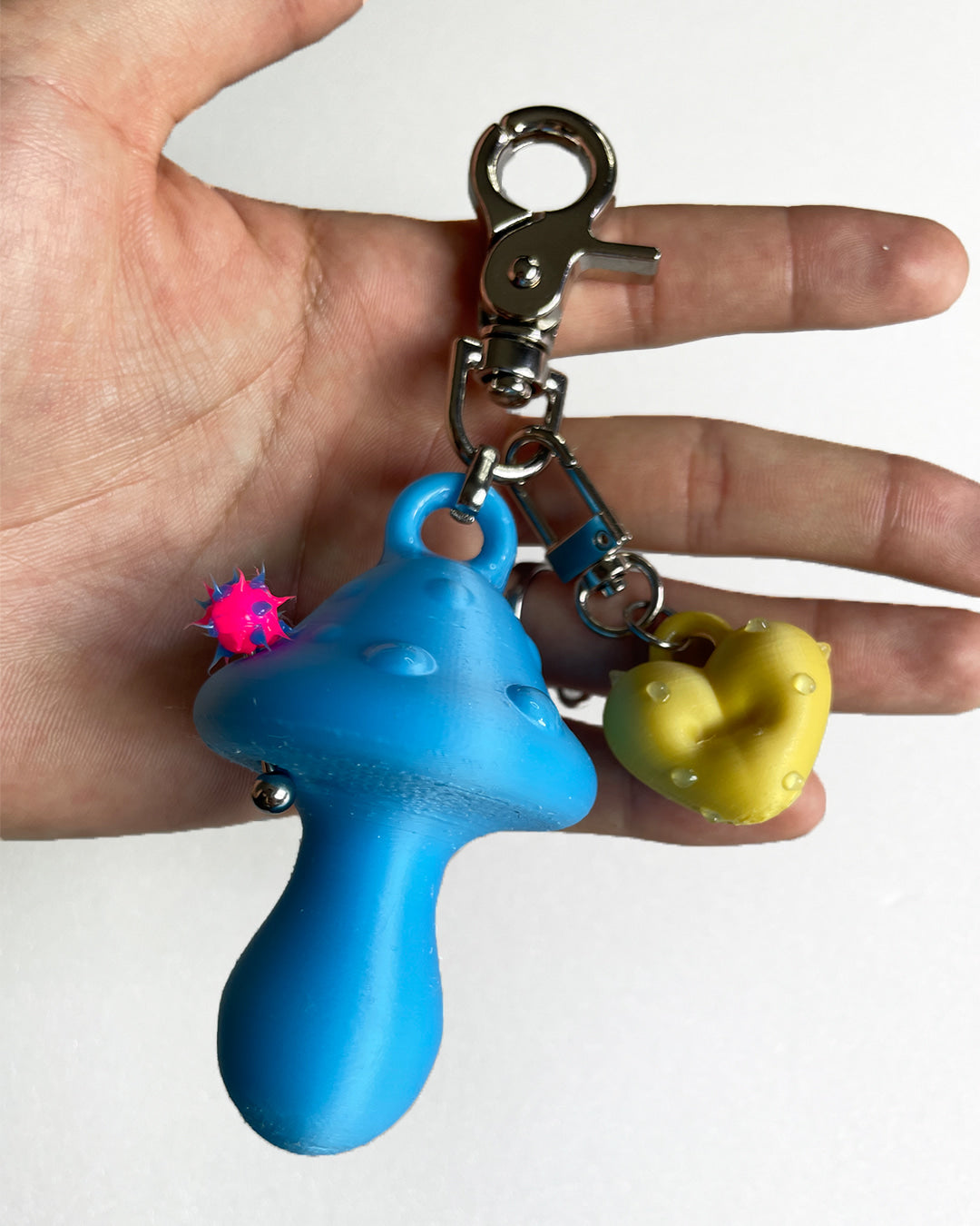 [CLUMSYCAKE X JIMI] MELTING MUSHROOM KEYCHAIN    ﻿