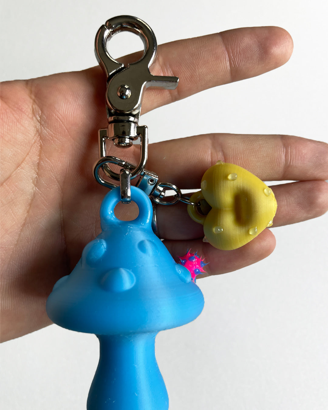 [CLUMSYCAKE X JIMI] MELTING MUSHROOM KEYCHAIN    ﻿