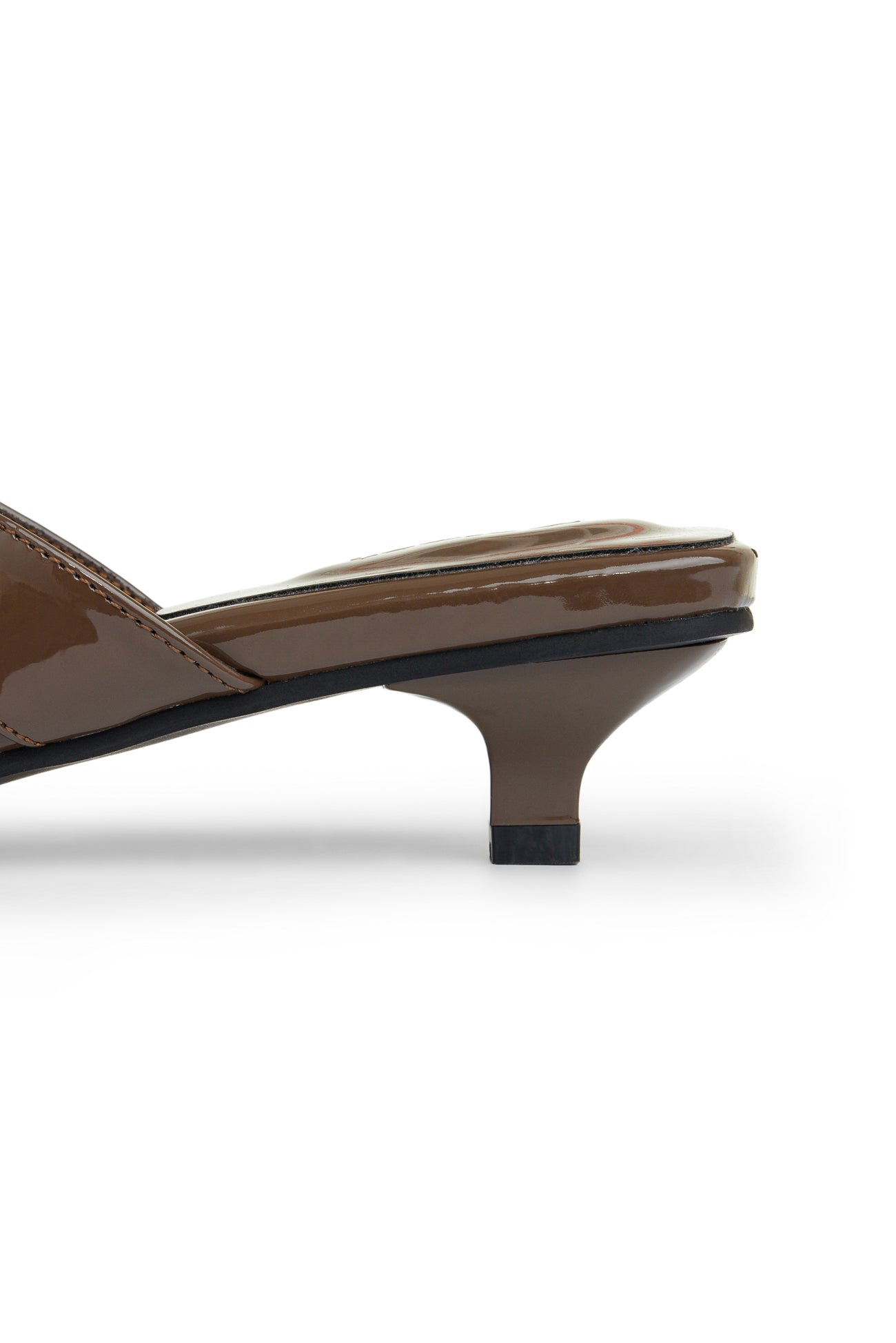 Deinet - ENAMEL FLIP FLOP IN BROWN