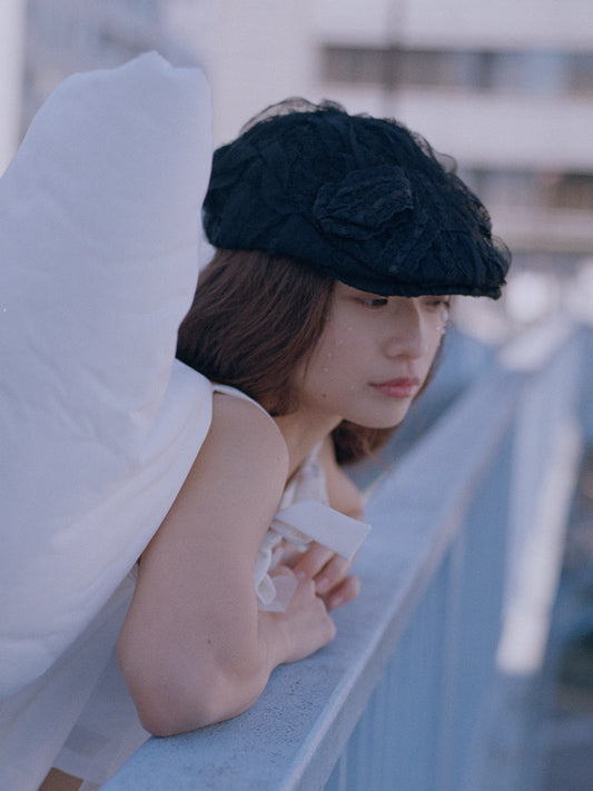 YUME FLAT CAP IN BLACK