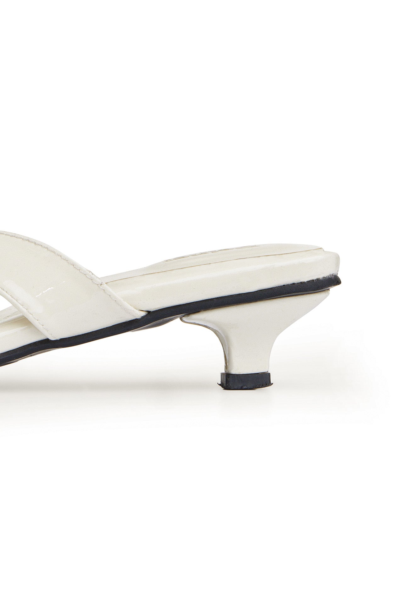 Deinet - ENAMEL FLIP FLOP IN IVORY