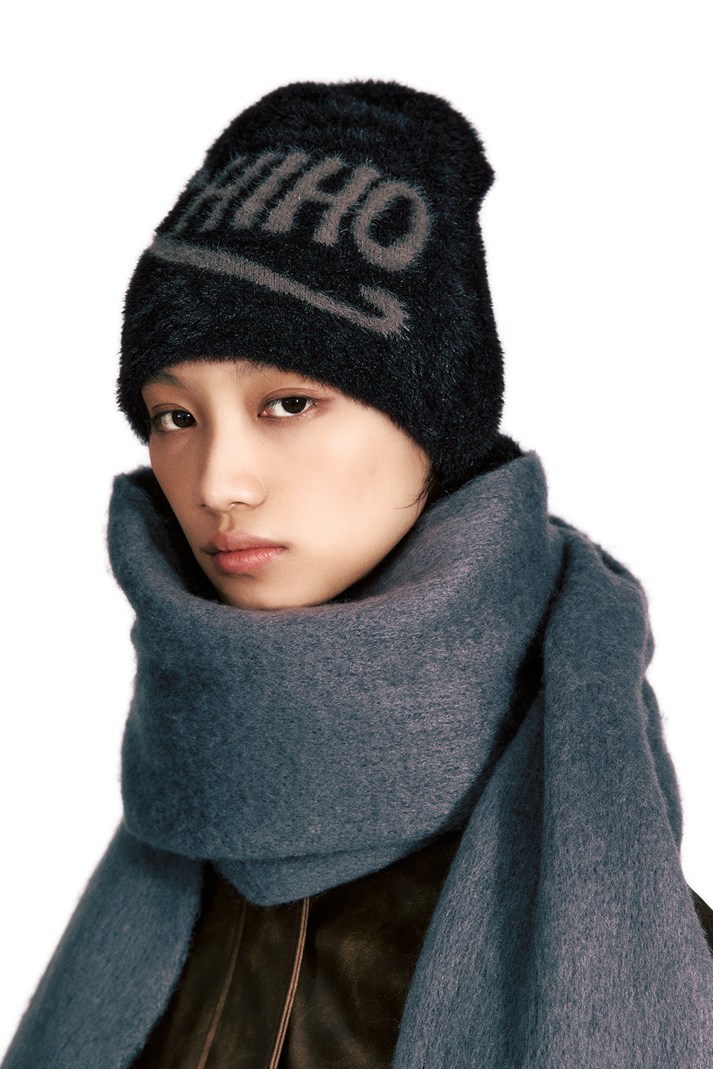 KHIHO -  LOGO HAIRY BEANIE / CHARCOAL