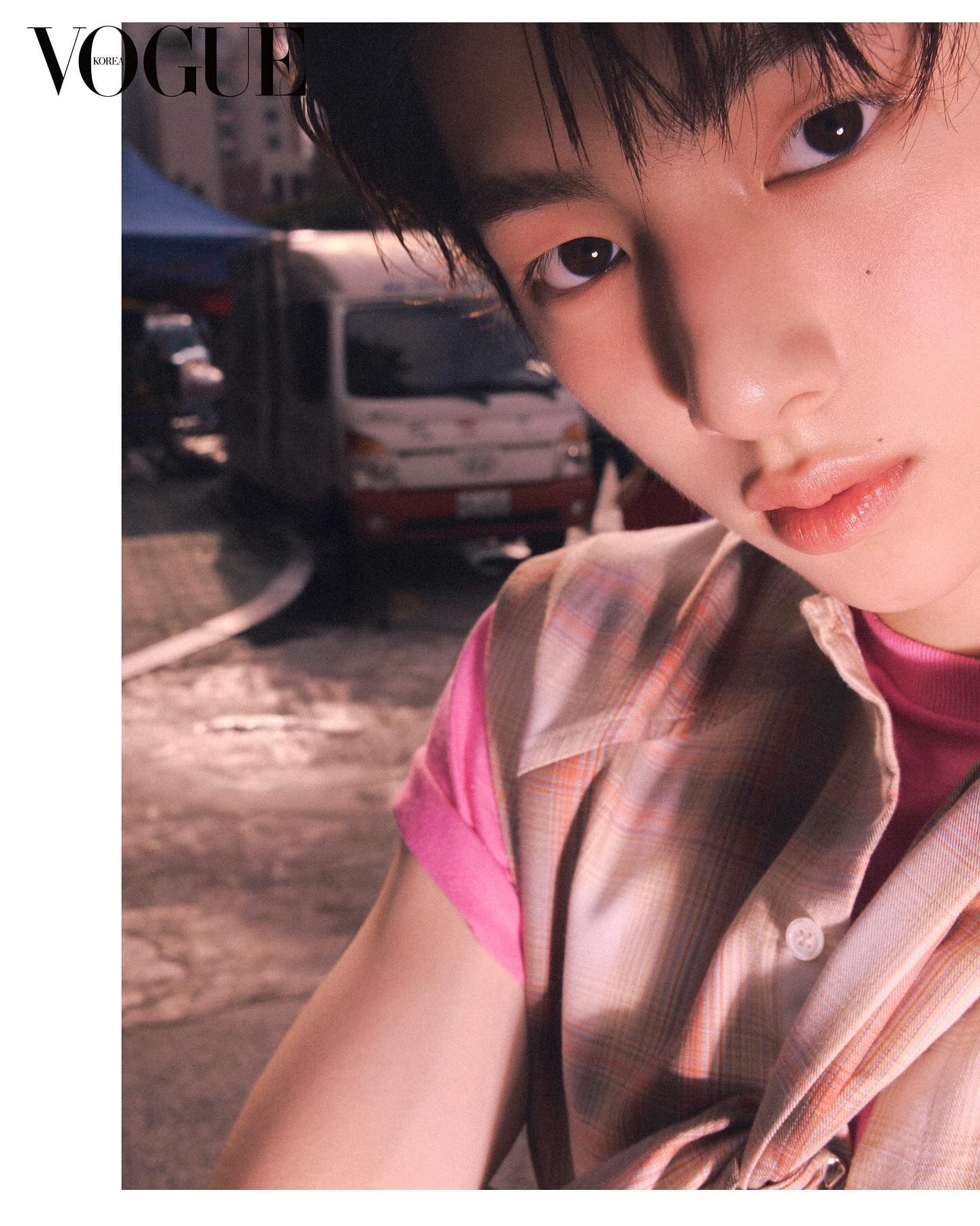 VOGUE 2025.10(只有內頁，非封面)